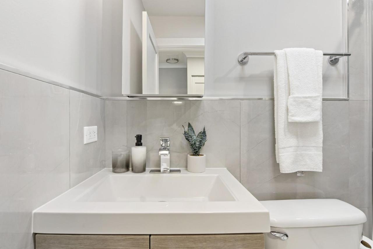 Sophisticated Studio Apartment With Modern Kitchen - Oakdale Od2 Rep Chicago Kültér fotó